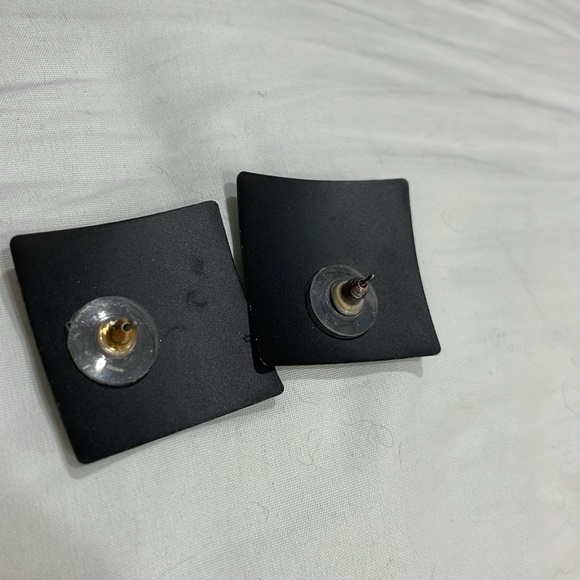 Black/gold tone square earrings - Picture 3 of 5